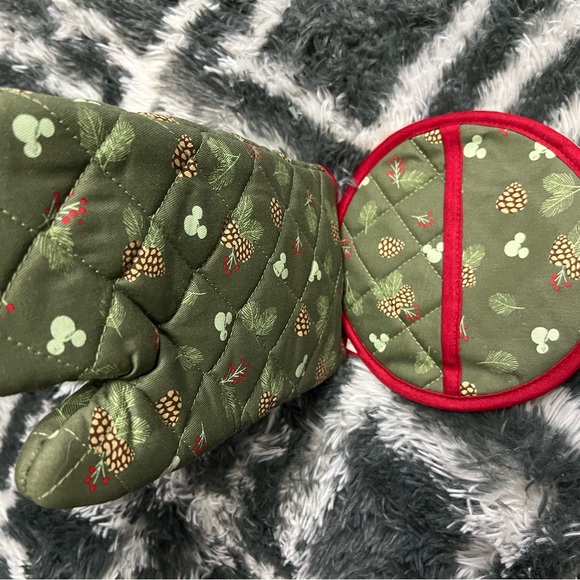 Disney Mickey Mouse Joy Oven Mitt & Potholder 2-piece Set Christmas NWT - Picture 6 of 6